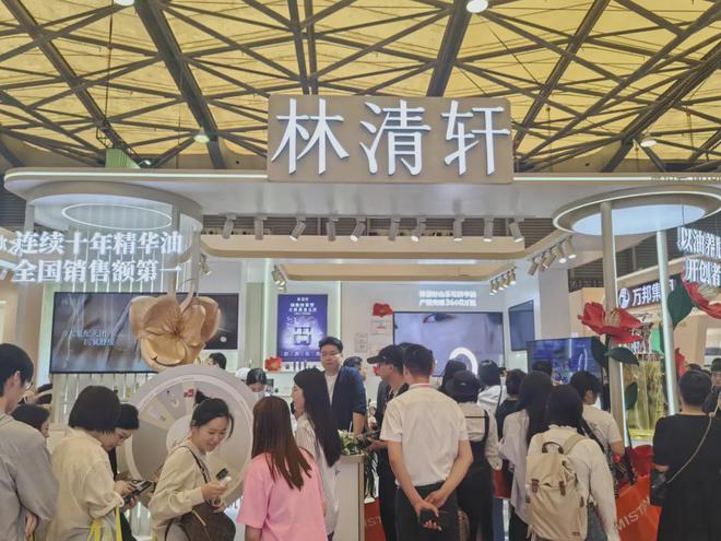化、自然堂等美妆企业亮相美博会！pg电子试玩网站免费【现场】家(图27)