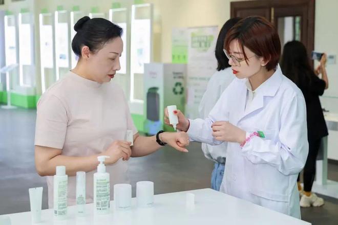 峰会在虹口北外滩成功举办电子pg全国皮肤屏障专业(图7)